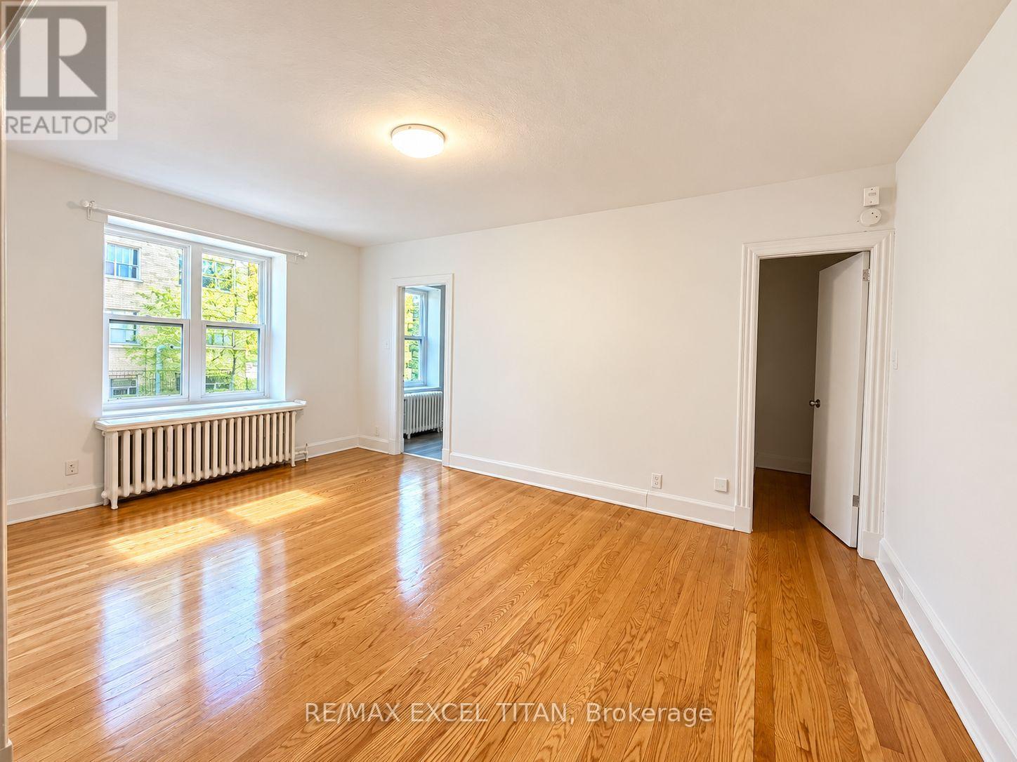 4 - 1 Mallory Gardens, Toronto (Yonge-St. Clair), Ontario  M4V 2A6 - Photo 6 - C14100448