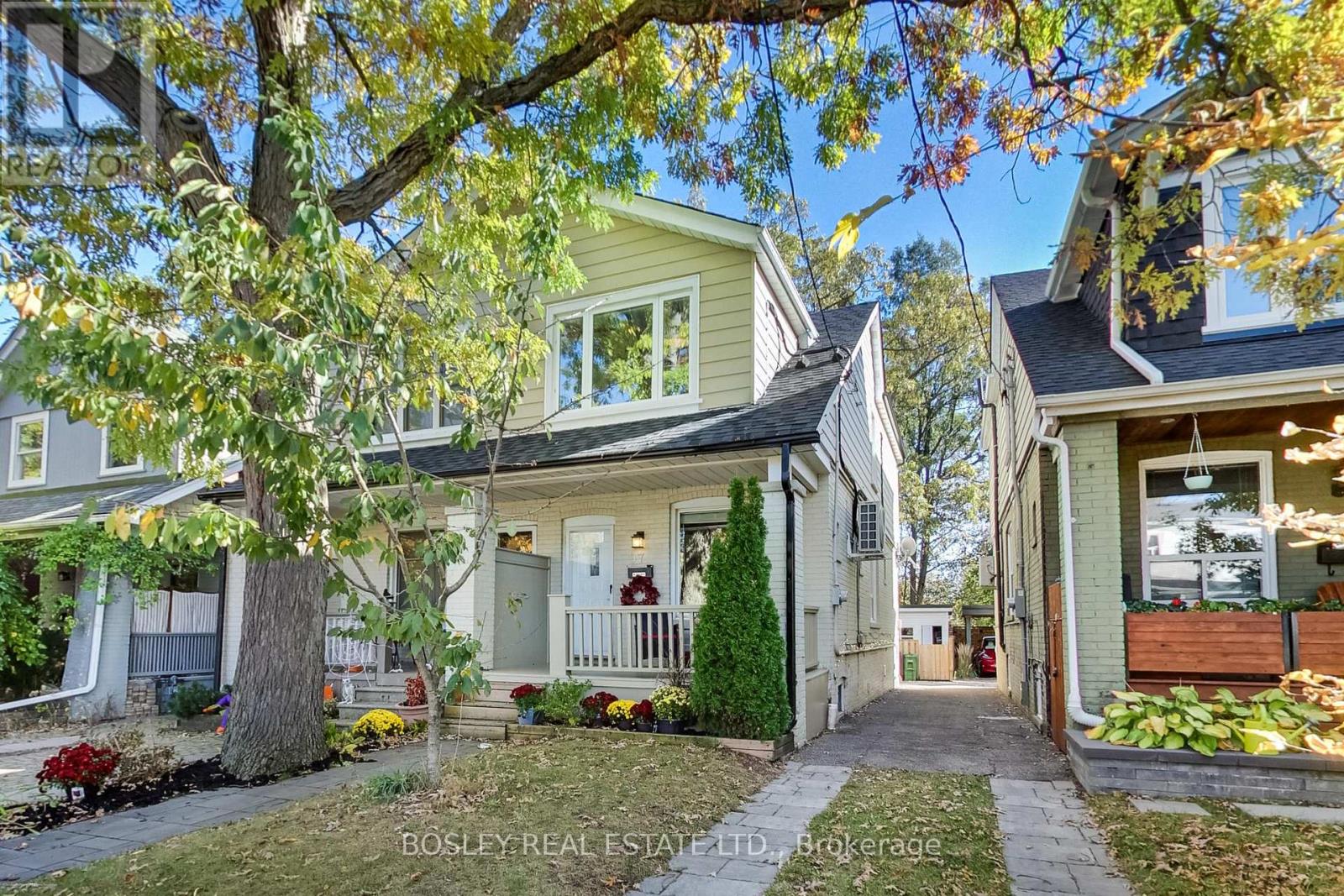97 OAKCREST AVENUE, Toronto, Ontario