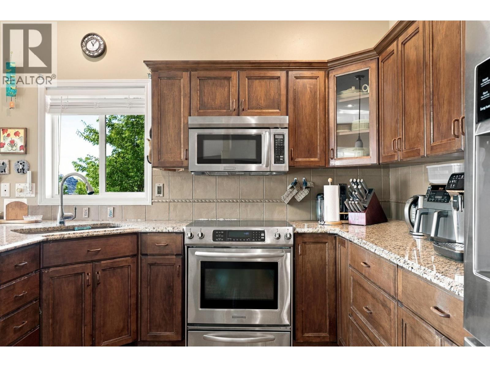 208 Sagewood Drive, Kamloops, British Columbia  V2H 1R1 - Photo 8 - 10403416