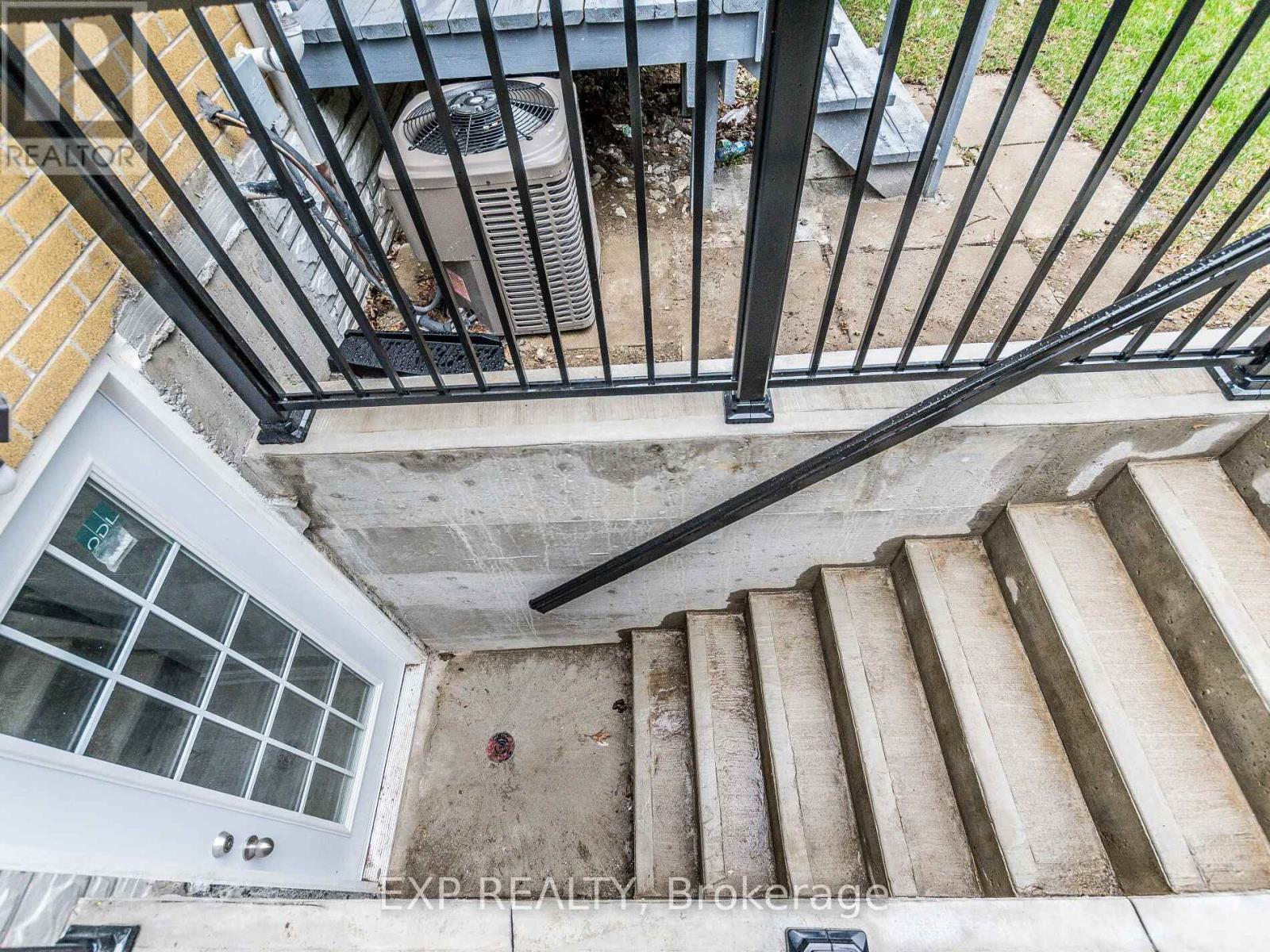 Basement Apartment - 91 Corby Crescent, Brampton (Brampton South), Ontario  L6Y 1H3 - Photo 3 - W14100438