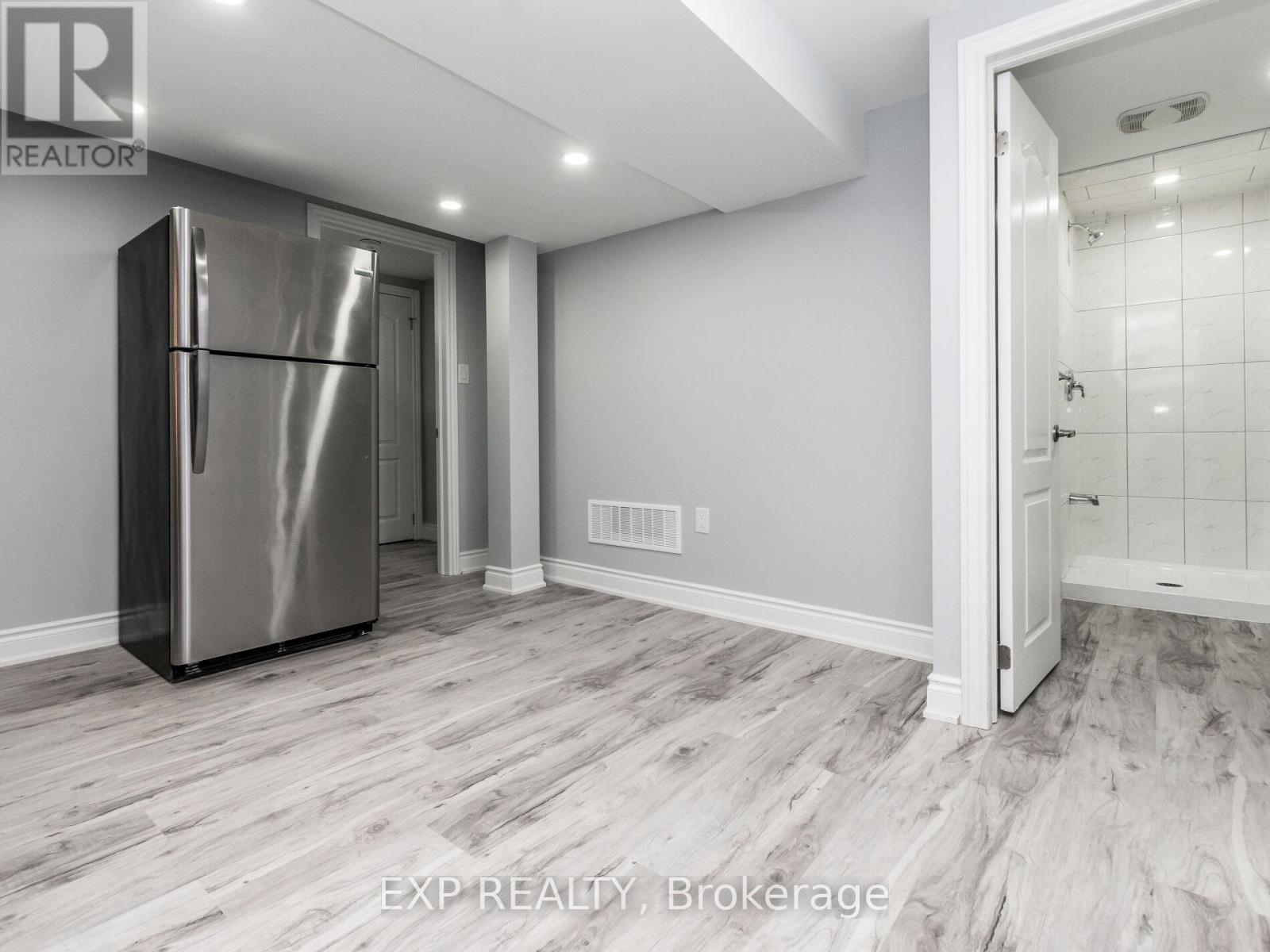 Basement Apartment - 91 Corby Crescent, Brampton (Brampton South), Ontario  L6Y 1H3 - Photo 5 - W14100438