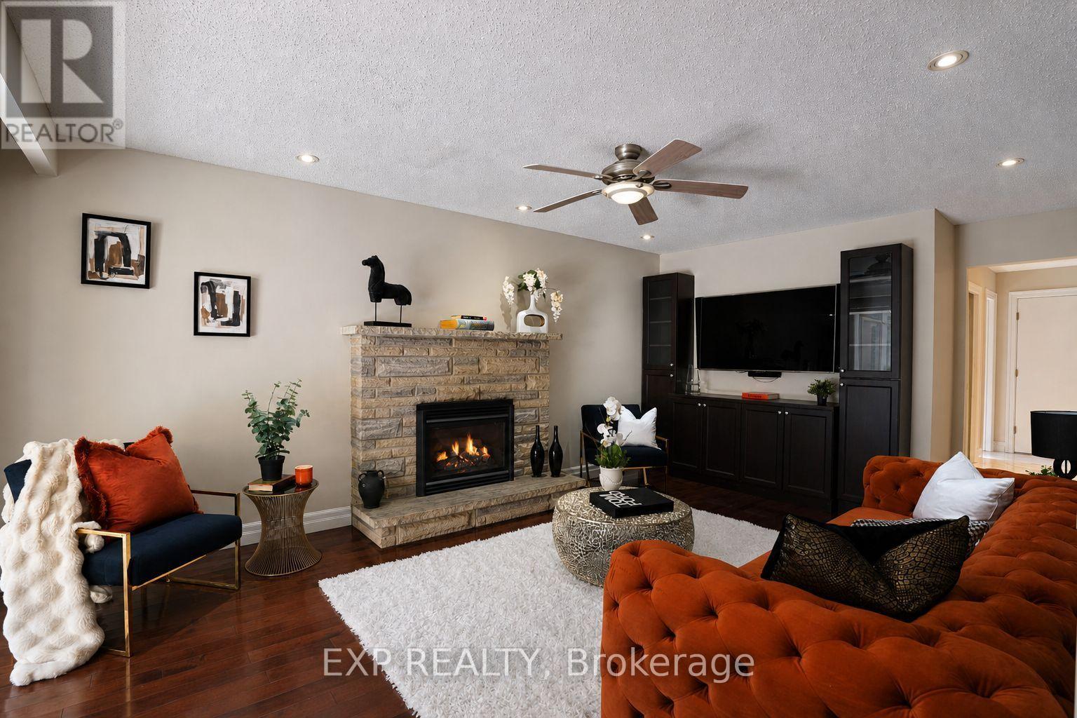 74 HENDERSON DRIVE, Whitby, Ontario