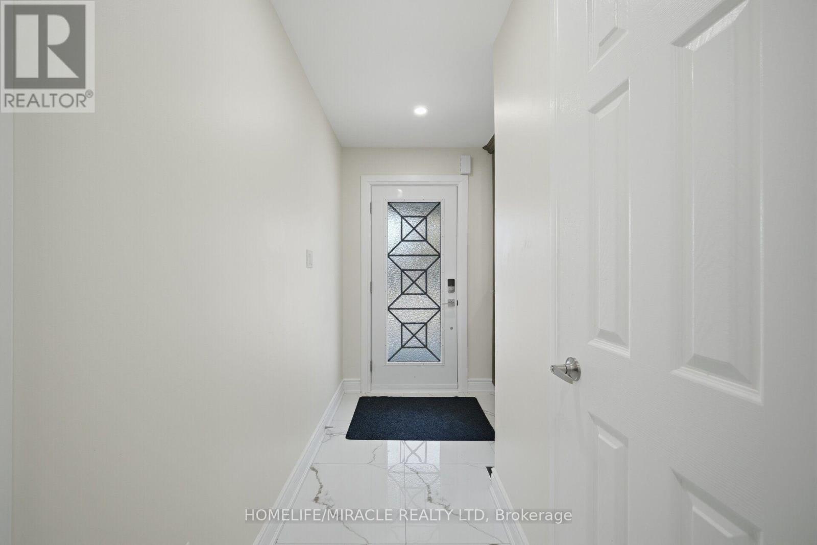 33 Ridgefield Court, Brampton, Ontario  L6P 1B4 - Photo 5 - W14100410