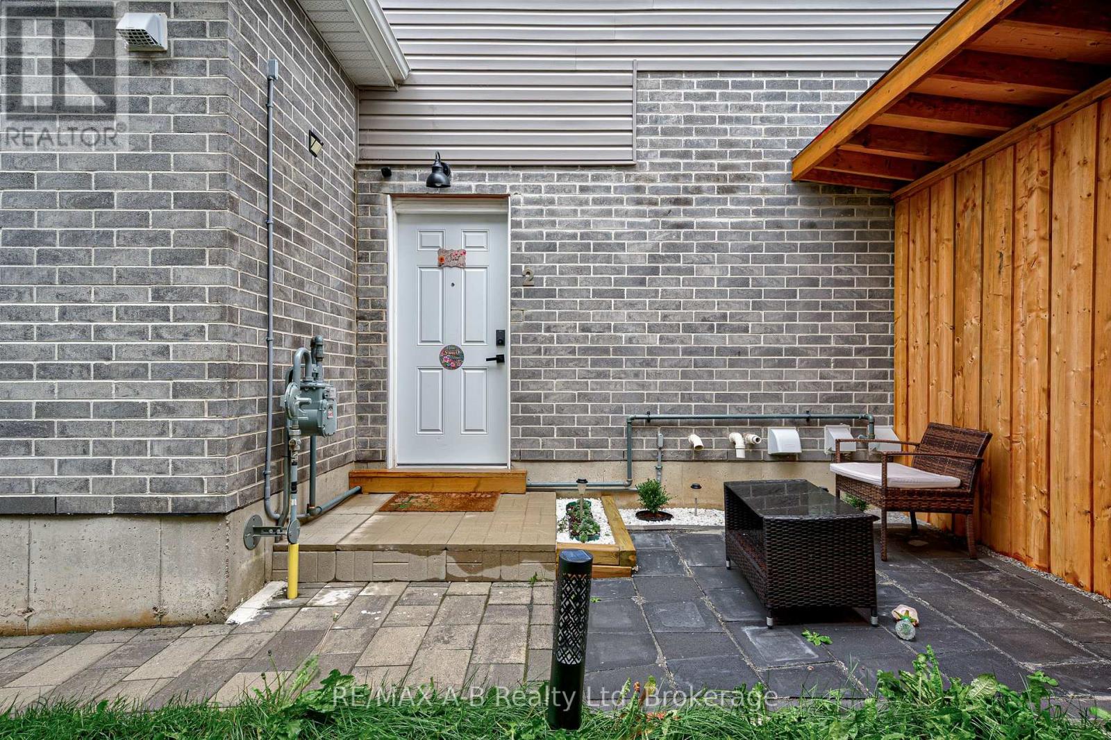 258 Bradshaw Drive, Stratford, Ontario  N5A 0G5 - Photo 2 - X14100478