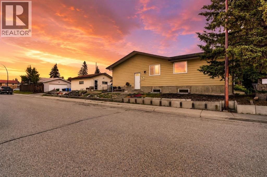 53 Queen Isabella Close SE