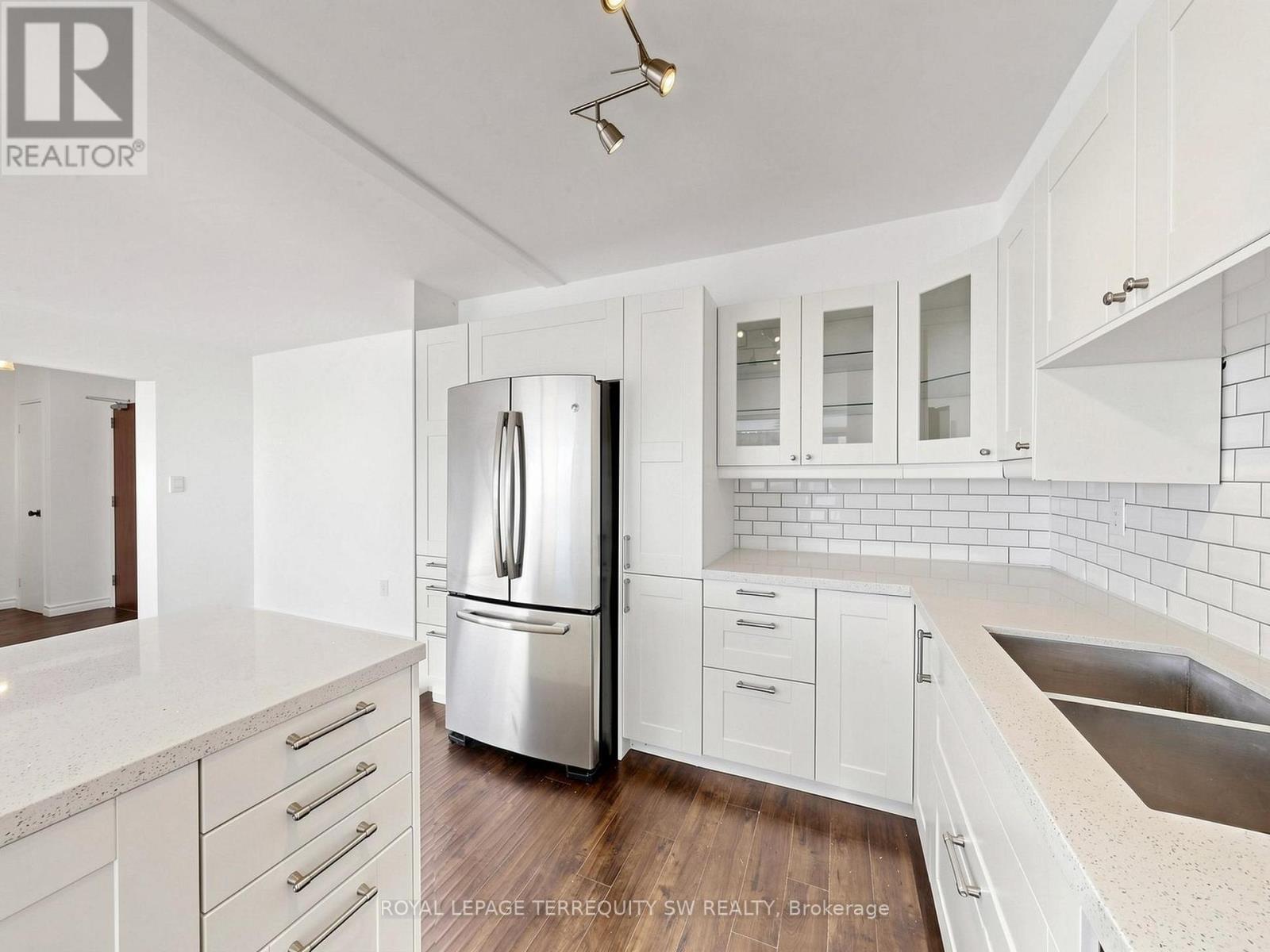 2301 - 360 Ridelle Ave Avenue, Toronto, Ontario  M6B 1K1 - Photo 6 - W13880200