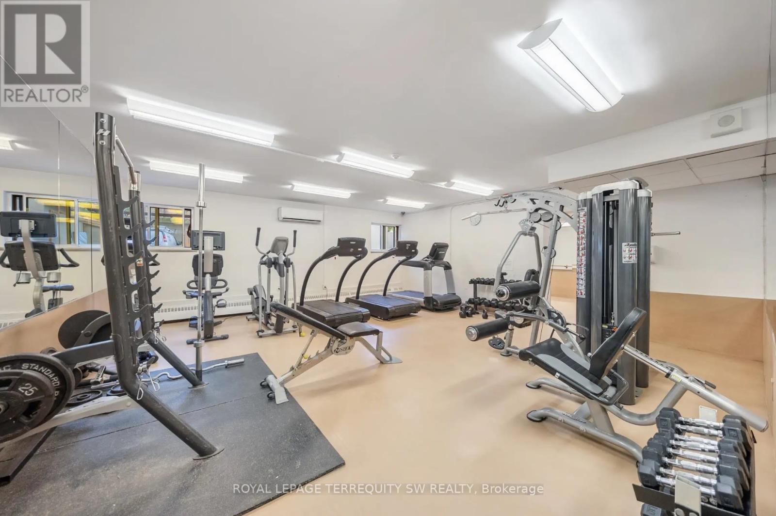 2301 - 360 Ridelle Ave Avenue, Toronto, Ontario  M6B 1K1 - Photo 18 - W13880200