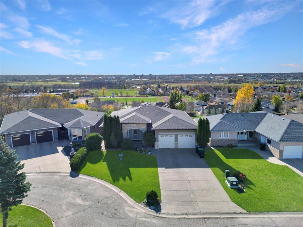 27 Hanbury Place, Brandon, Manitoba  R7A 6V6 - Photo 2 - 202626226