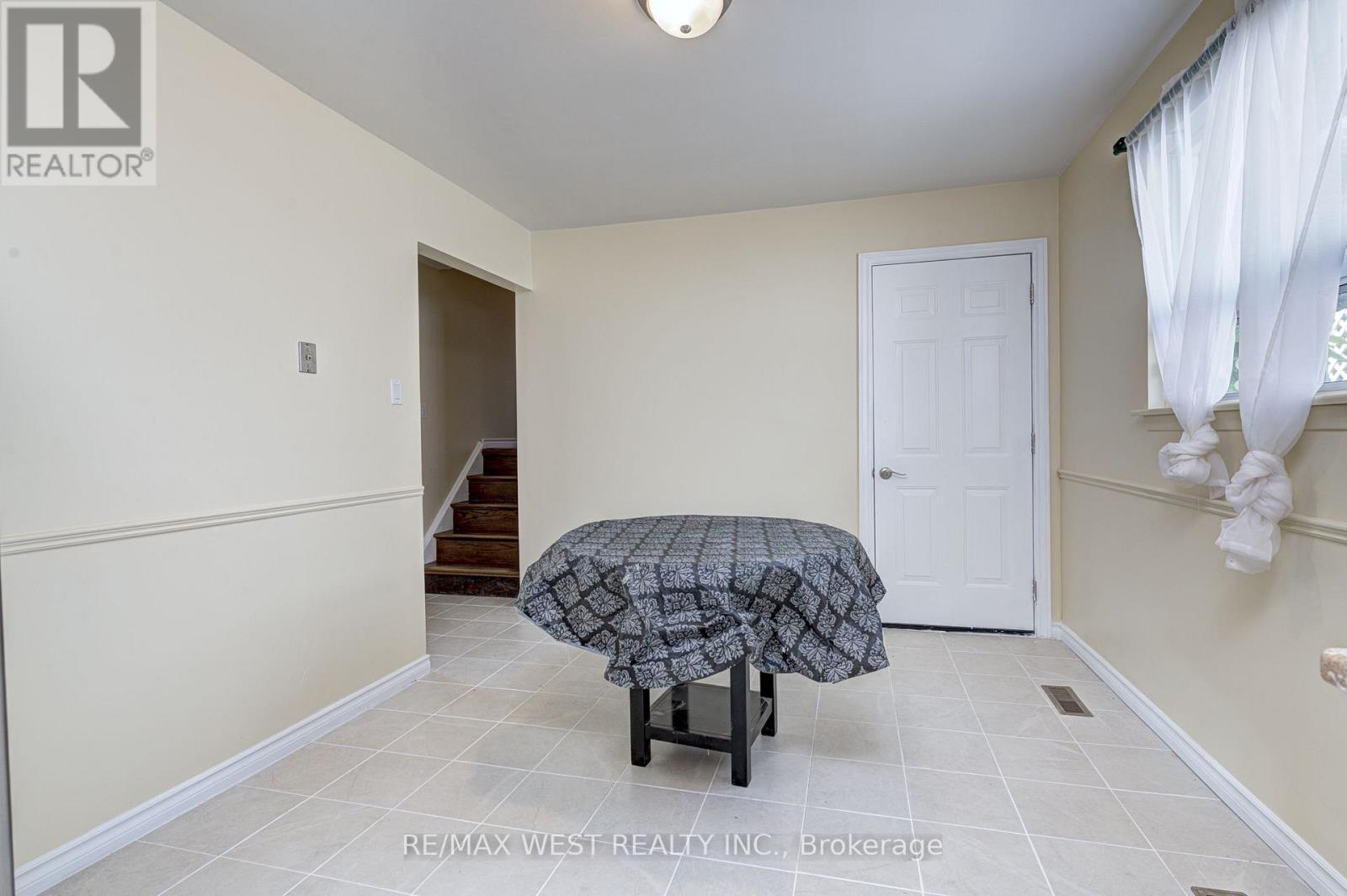 Upper Lvl - 18 Glenforest Road, Brampton, Ontario  L6S 1K6 - Photo 5 - W14100504