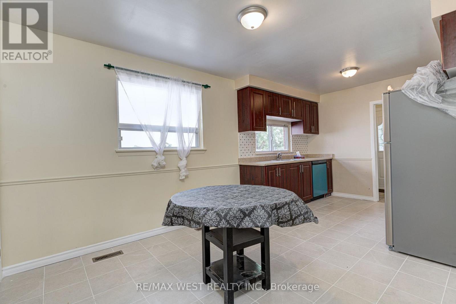 Upper Lvl - 18 Glenforest Road, Brampton, Ontario  L6S 1K6 - Photo 6 - W14100504