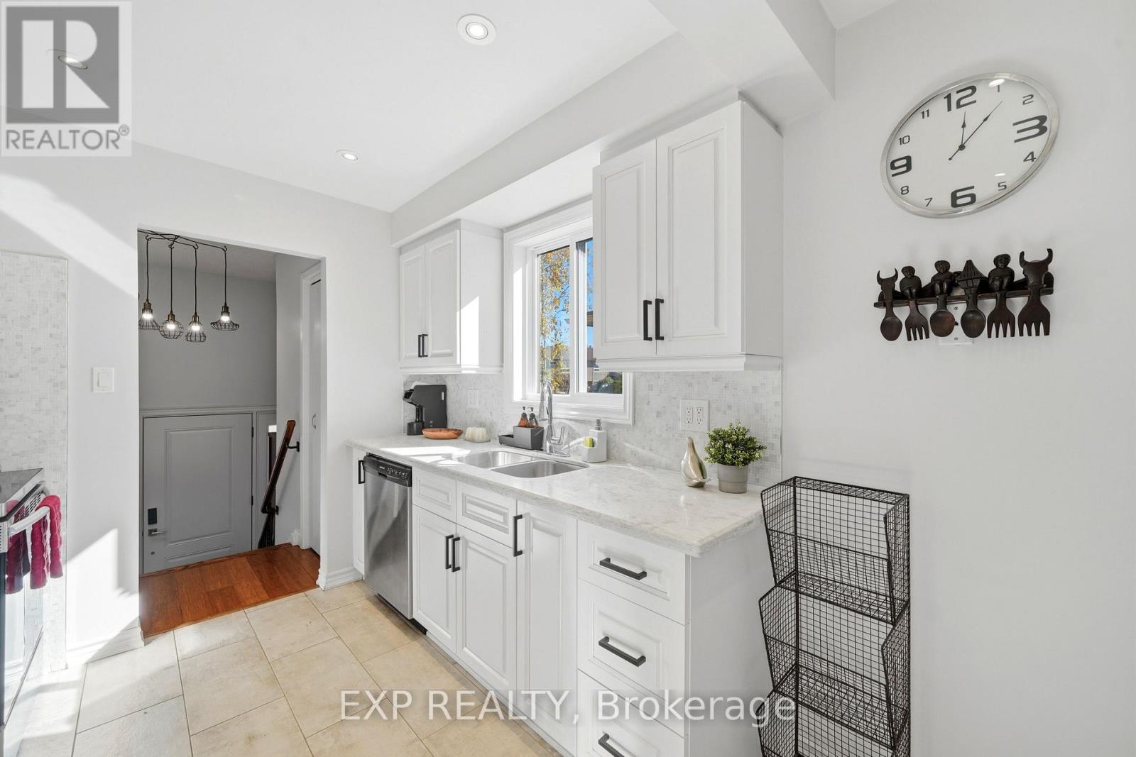 6348 Atherly Crescent, Mississauga, Ontario  L5N 2J2 - Photo 7 - W14100512