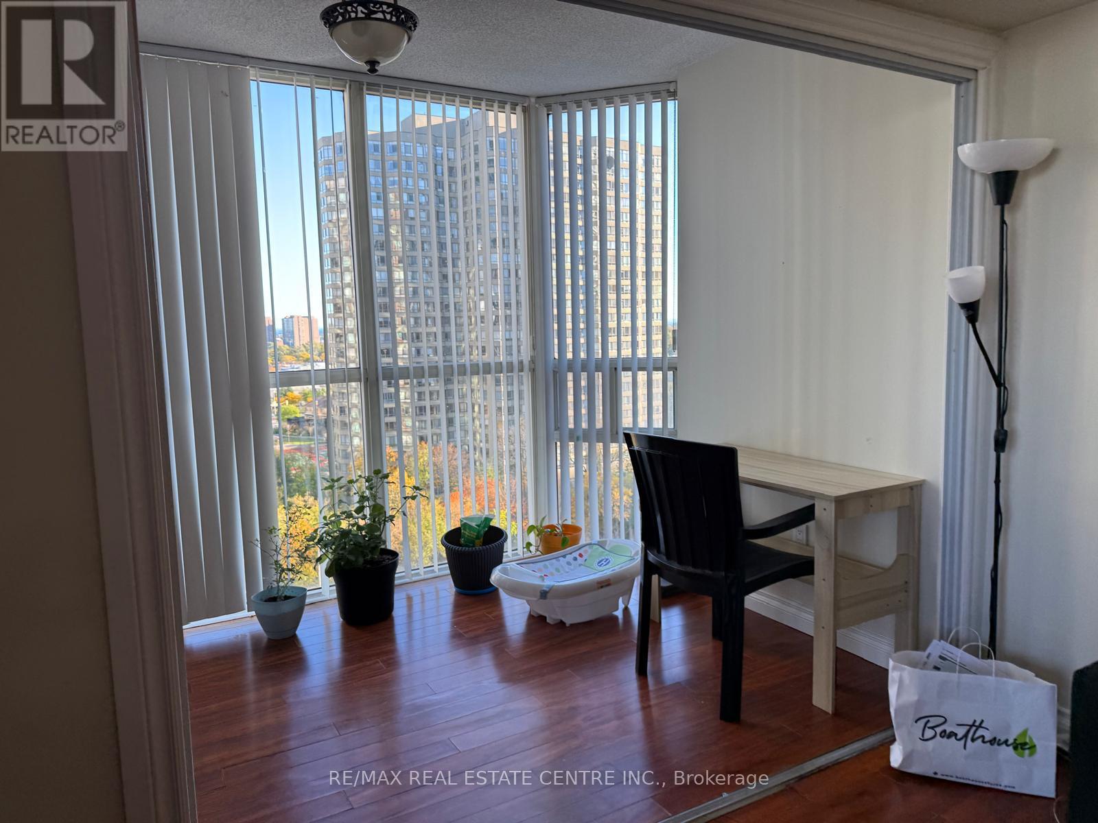 1210 - 265 Enfield Place, Mississauga, Ontario  L5B 3Y7 - Photo 3 - W13738446