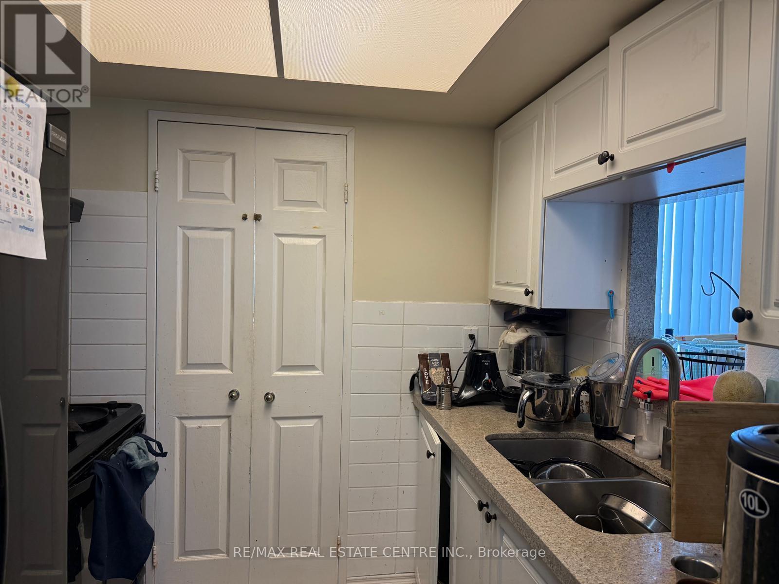 1210 - 265 Enfield Place, Mississauga, Ontario  L5B 3Y7 - Photo 6 - W13738446