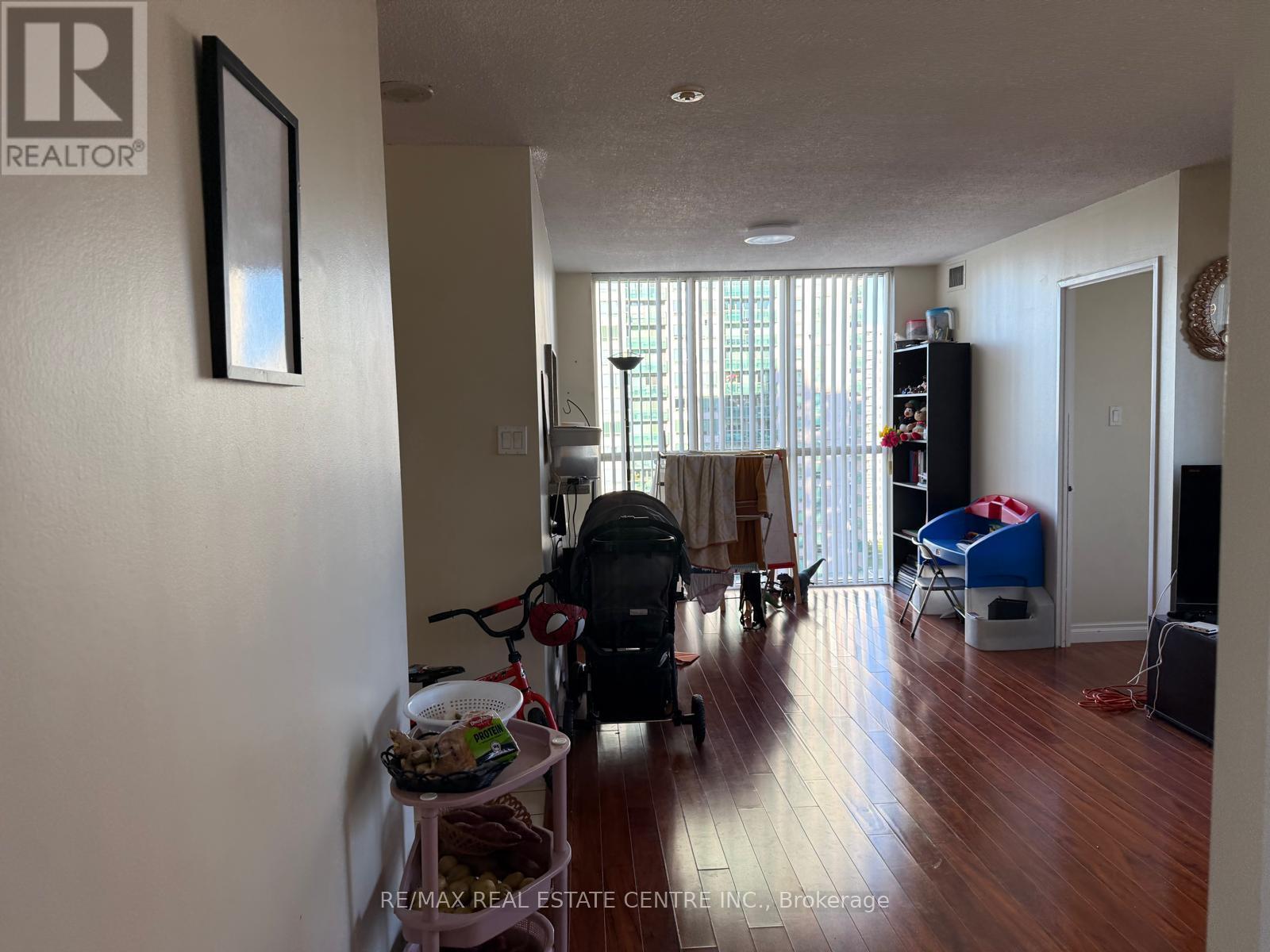 1210 - 265 Enfield Place, Mississauga, Ontario  L5B 3Y7 - Photo 8 - W13738446