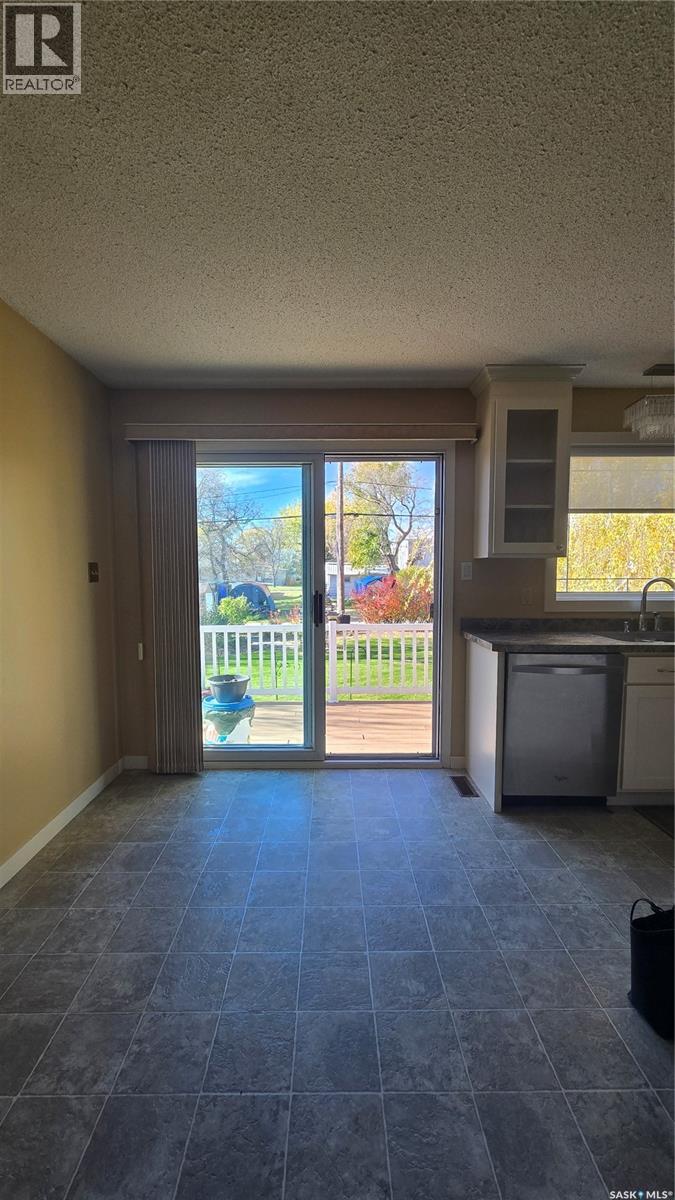 304 1st Street E, Carnduff, Saskatchewan  S0C 0S0 - Photo 13 - SK051597