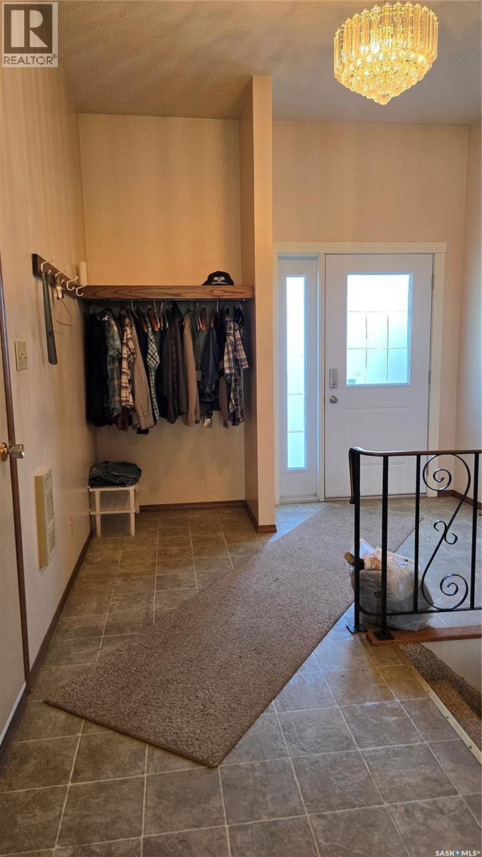 304 1st Street E, Carnduff, Saskatchewan  S0C 0S0 - Photo 4 - SK051597