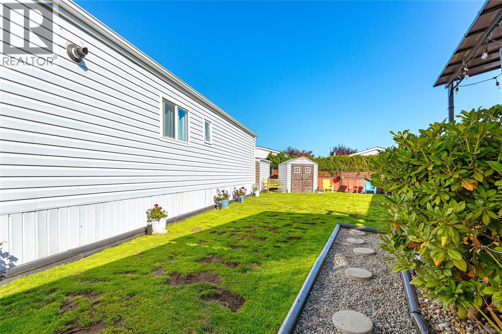 30 7583 Central Saanich Rd