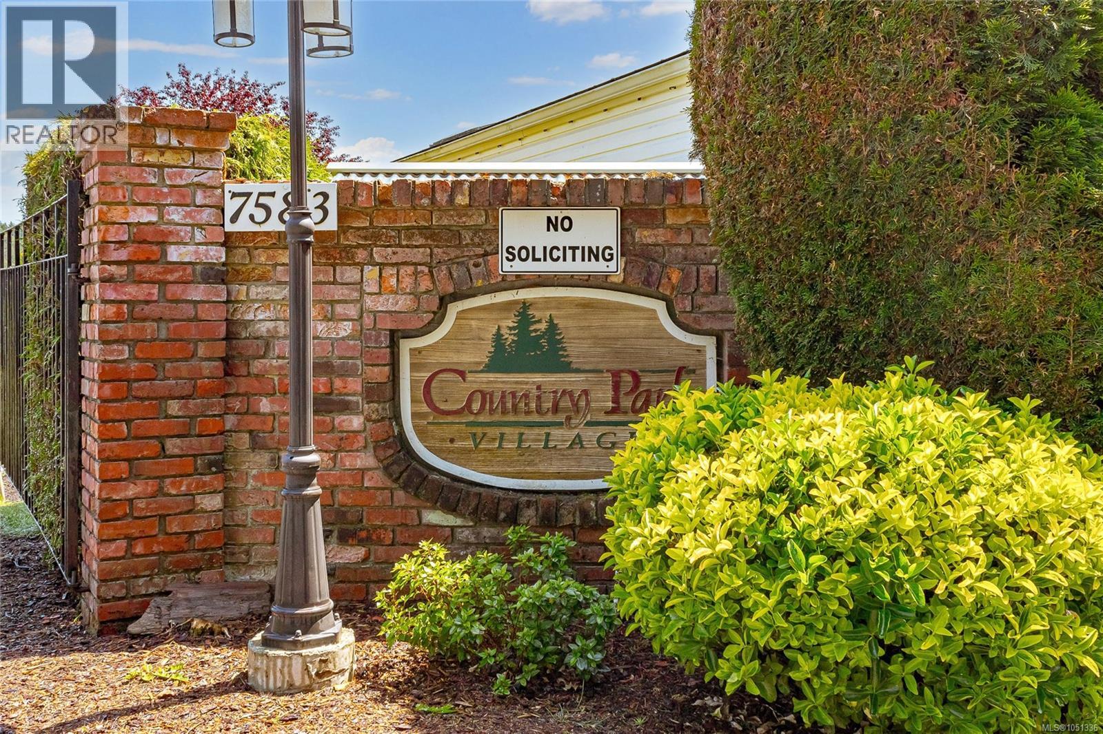 30 7583 Central Saanich Rd
