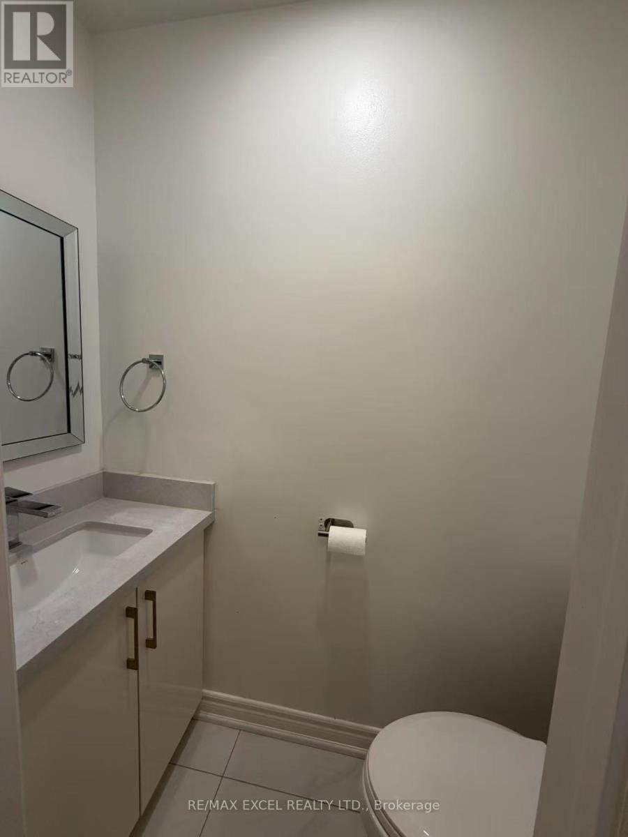 Main Level - 4 Lawnmere Crescent, Toronto, Ontario  M1S 2T2 - Photo 9 - E14100558
