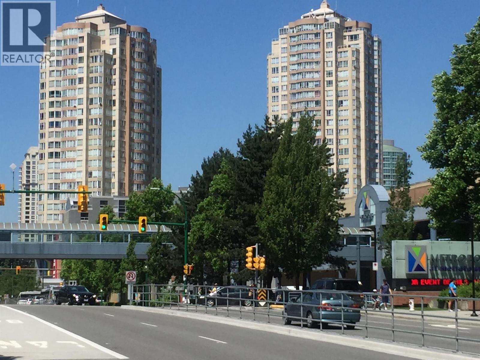 401 6240 MCKAY AVENUE, Burnaby, British Columbia