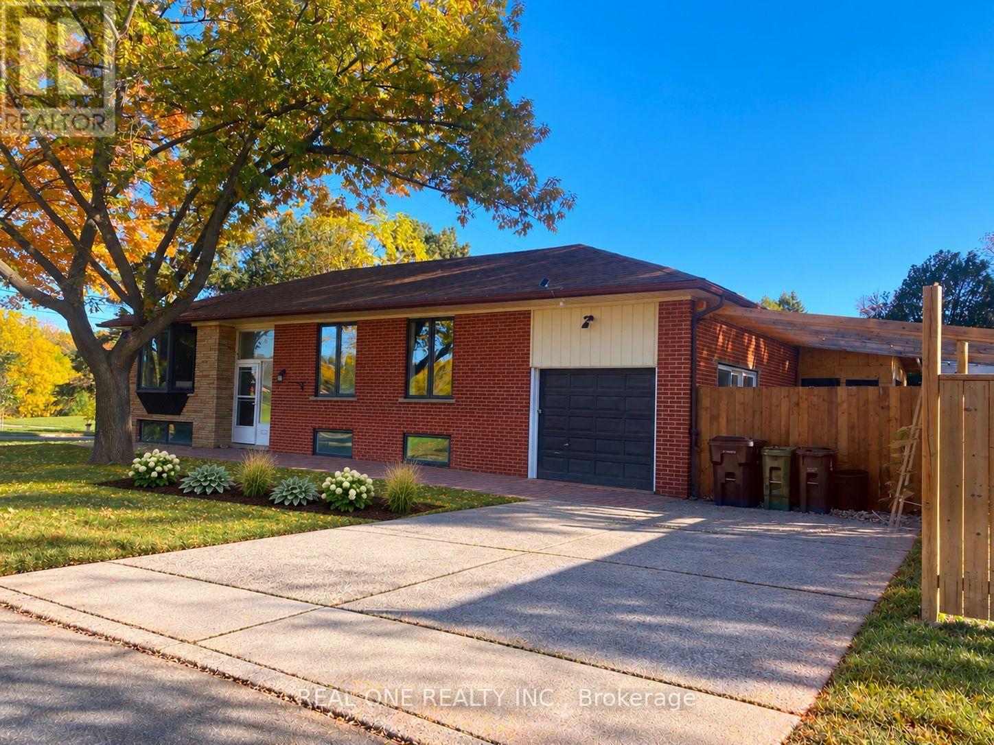 149 BISHOP AVENUE, Toronto, Ontario