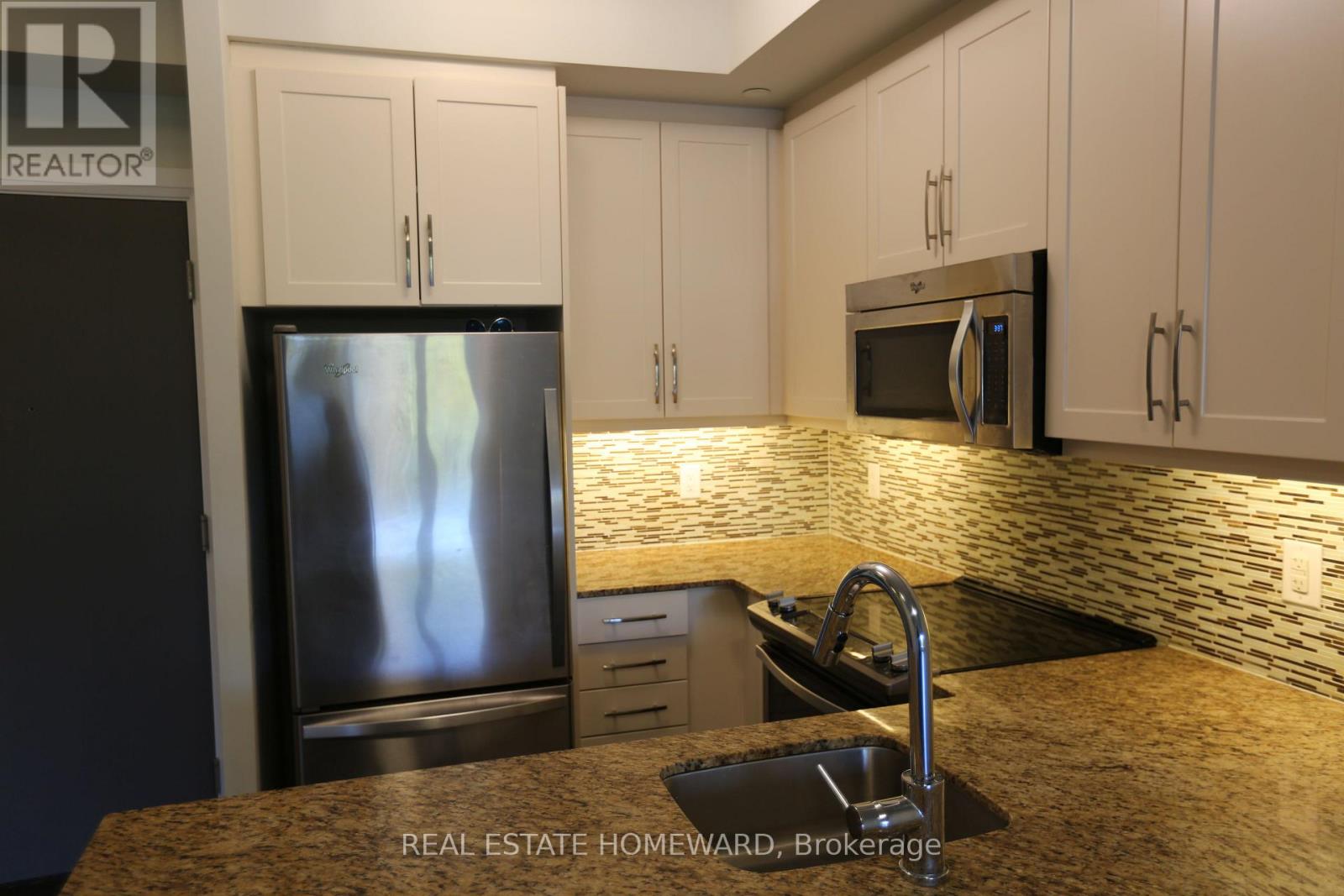 407 - 1 Old Mill Drive, Toronto, Ontario  M6S 0A1 - Photo 12 - W14100580