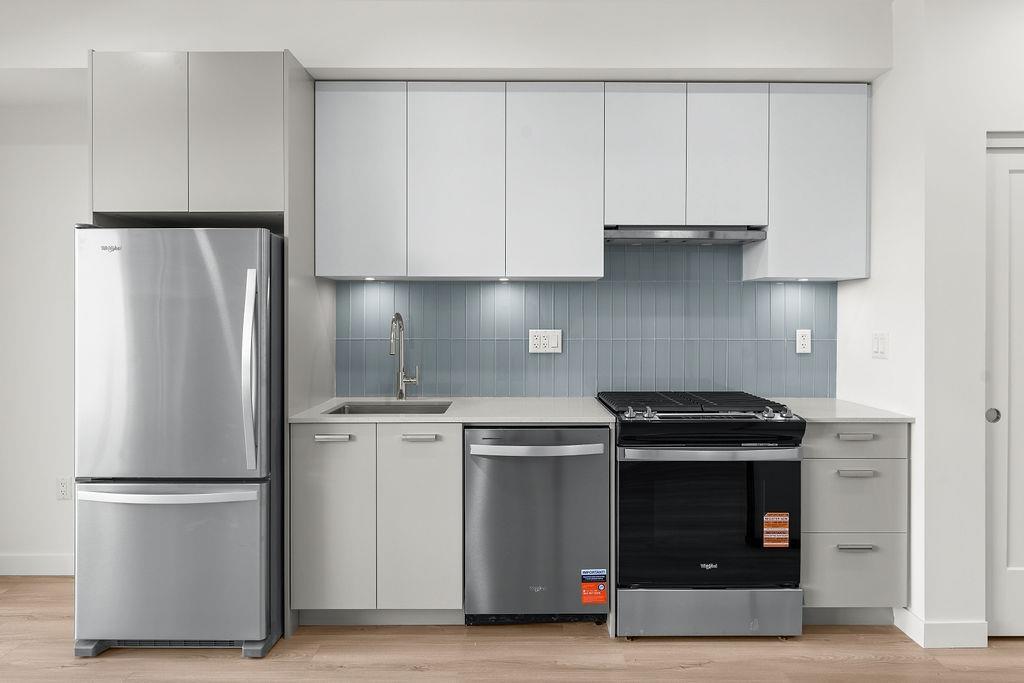 220 13760 75a Avenue, Surrey, British Columbia  V3W 3W5 - Photo 2 - R3177304