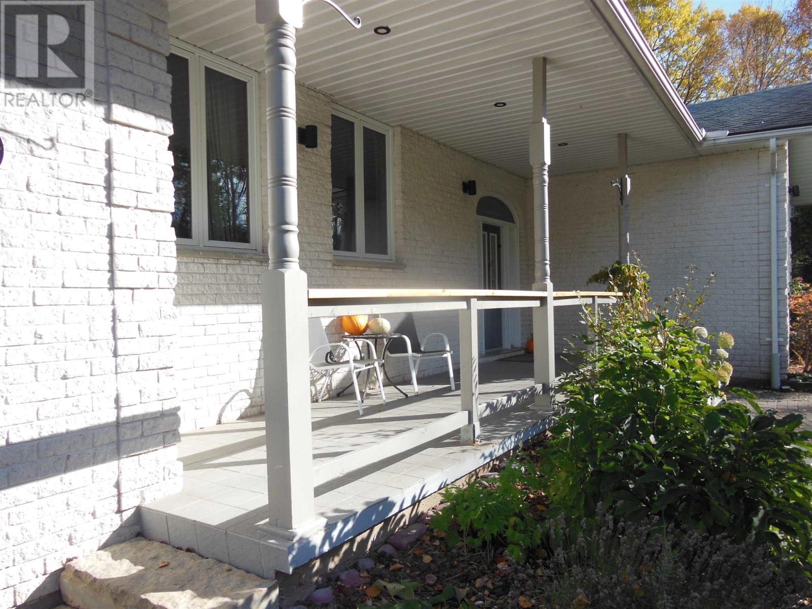 220 Case Rd, Sault Ste. Marie, Ontario  P6A 6J8 - Photo 2 - SM262916