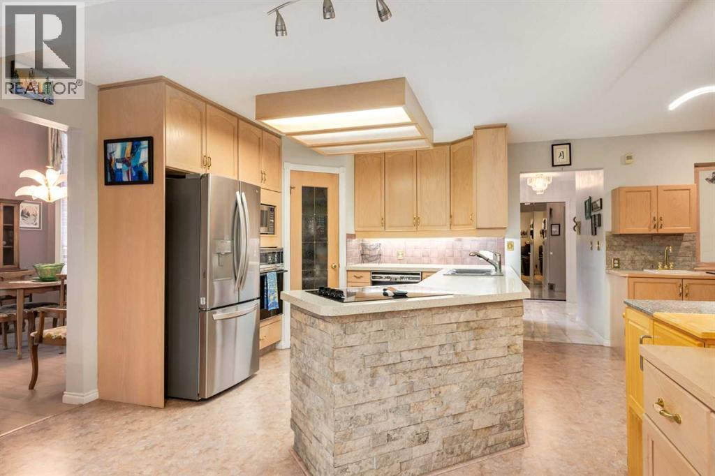 660 Coach Grove Road Sw, Calgary, Alberta  T3H 1C6 - Photo 14 - A2353768