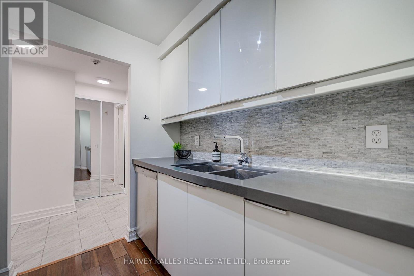 910 - 5 Rosehill Avenue, Toronto, Ontario  M4T 3A6 - Photo 12 - C14032324