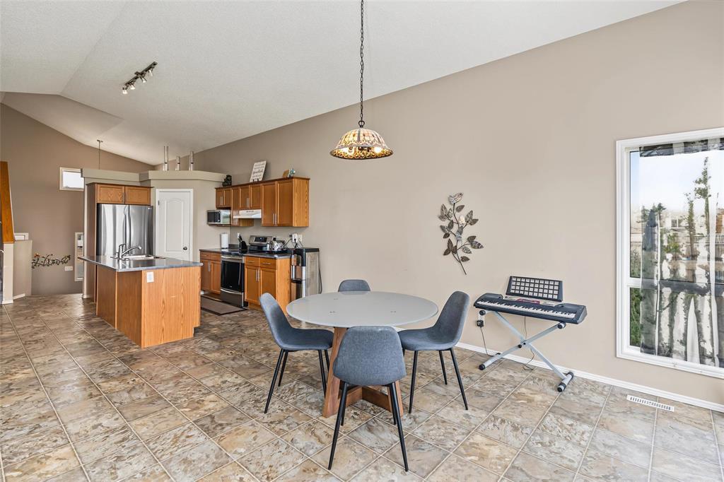 99 Nevens Bay, Winnipeg, Manitoba R2C 4P1 - Photo 12 - 202626239