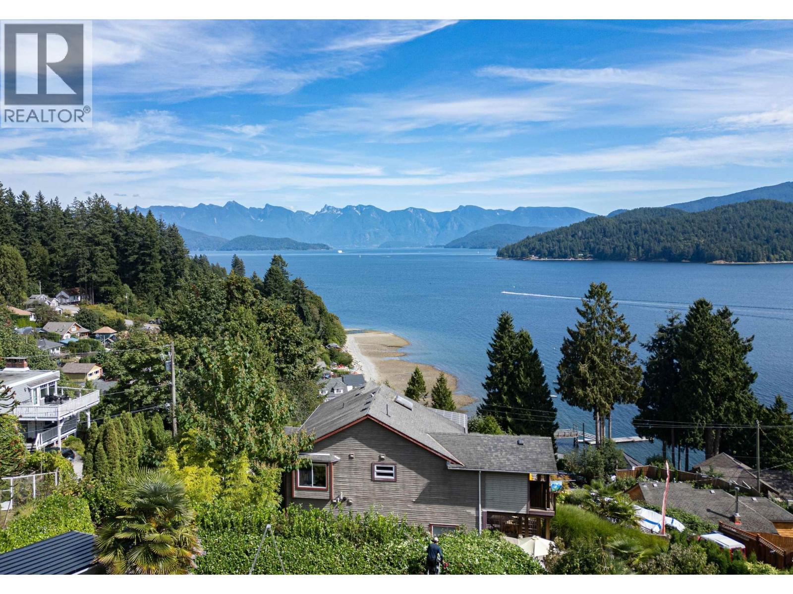 491 WOODLAND AVENUE, Gibsons, British Columbia