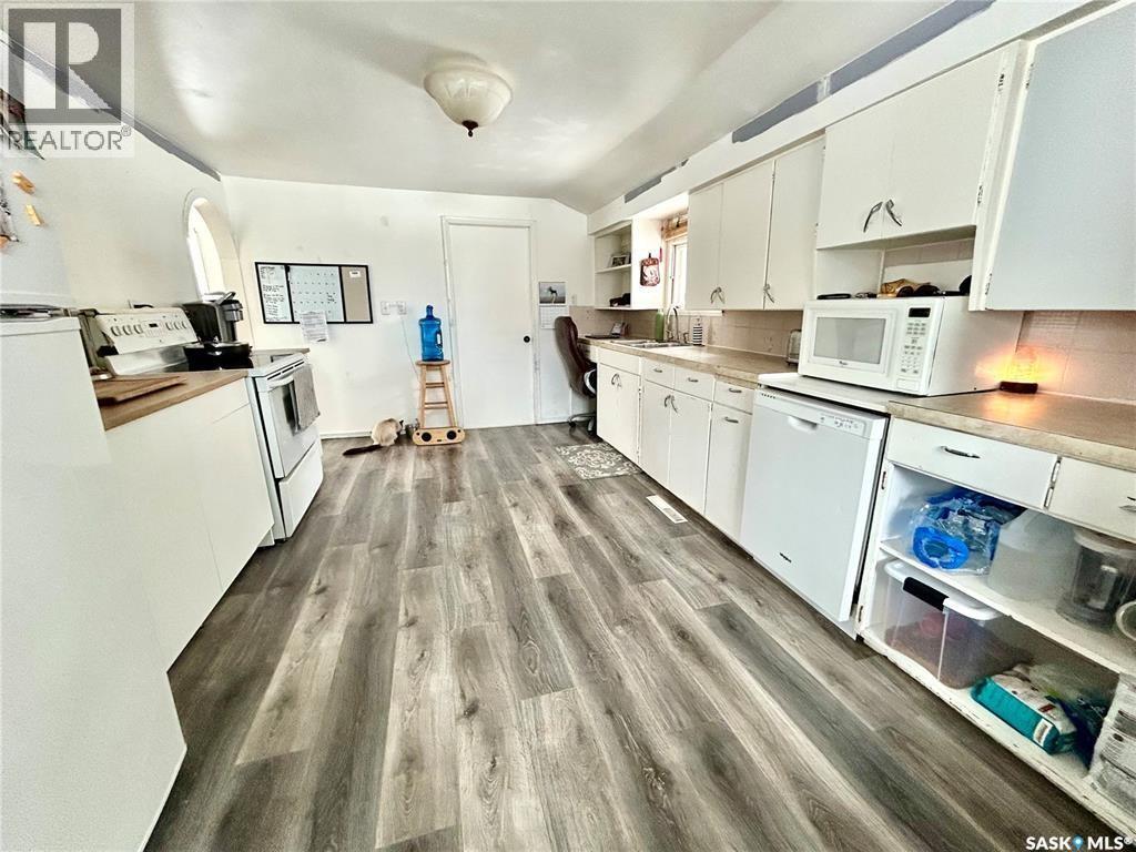 821 2nd Avenue E, Zenon Park, Saskatchewan  S0E 1W0 - Photo 14 - SK051565