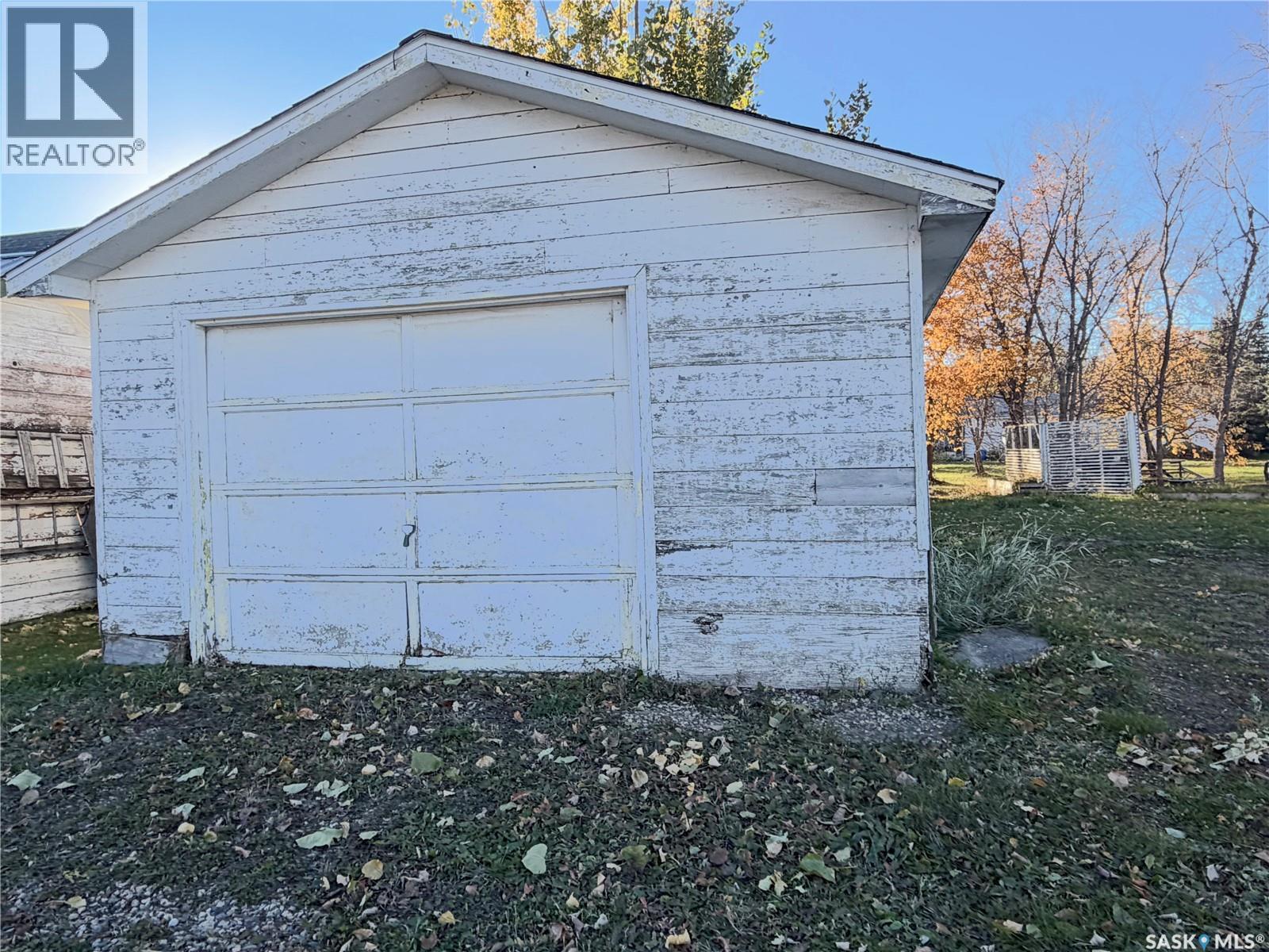821 2nd Avenue E, Zenon Park, Saskatchewan  S0E 1W0 - Photo 3 - SK051565