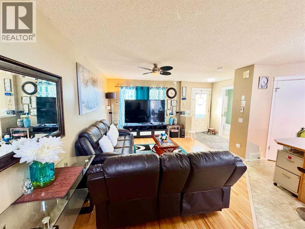 50 Prestwick Way, Calgary, Alberta  T2Z 3L9 - Photo 5 - A2351268