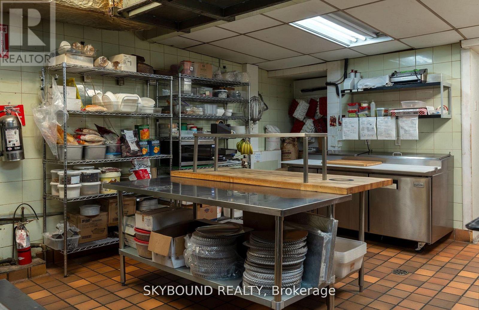 Retail Unit - 1116 Eglinton Avenue W, Toronto, Ontario  M6C 2E2 - Photo 23 - C14100706