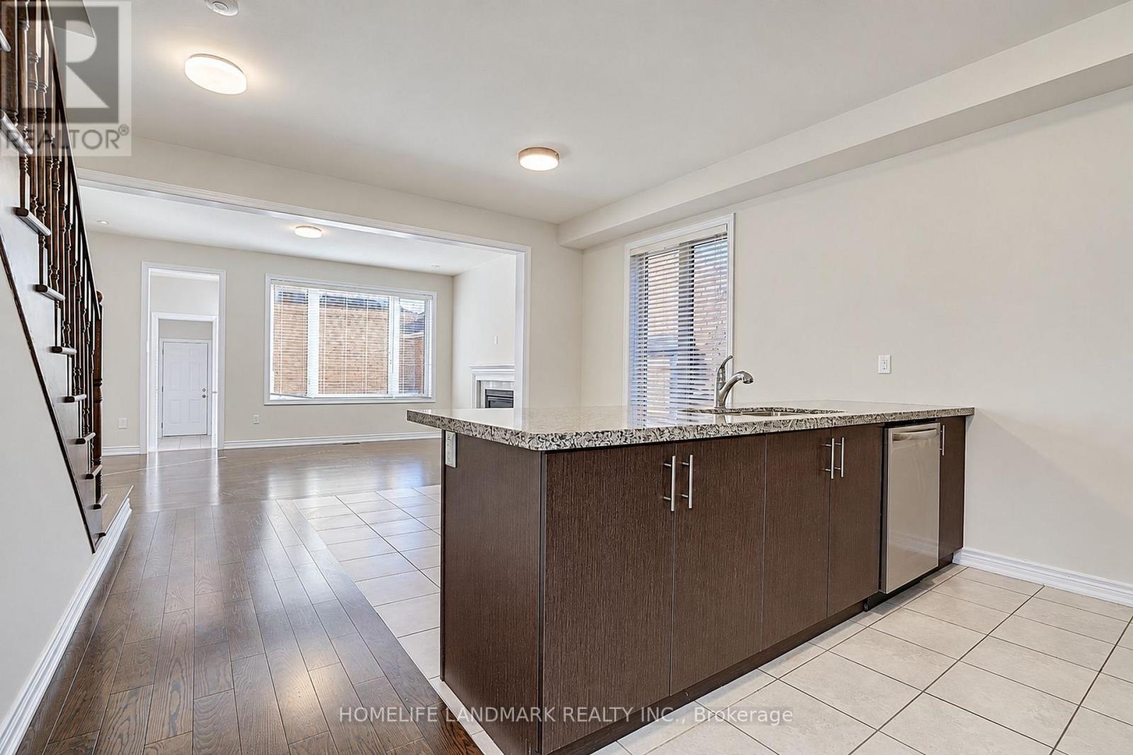 27 Applegate Drive, East Gwillimbury, Ontario  L9N 0R2 - Photo 6 - N14100660