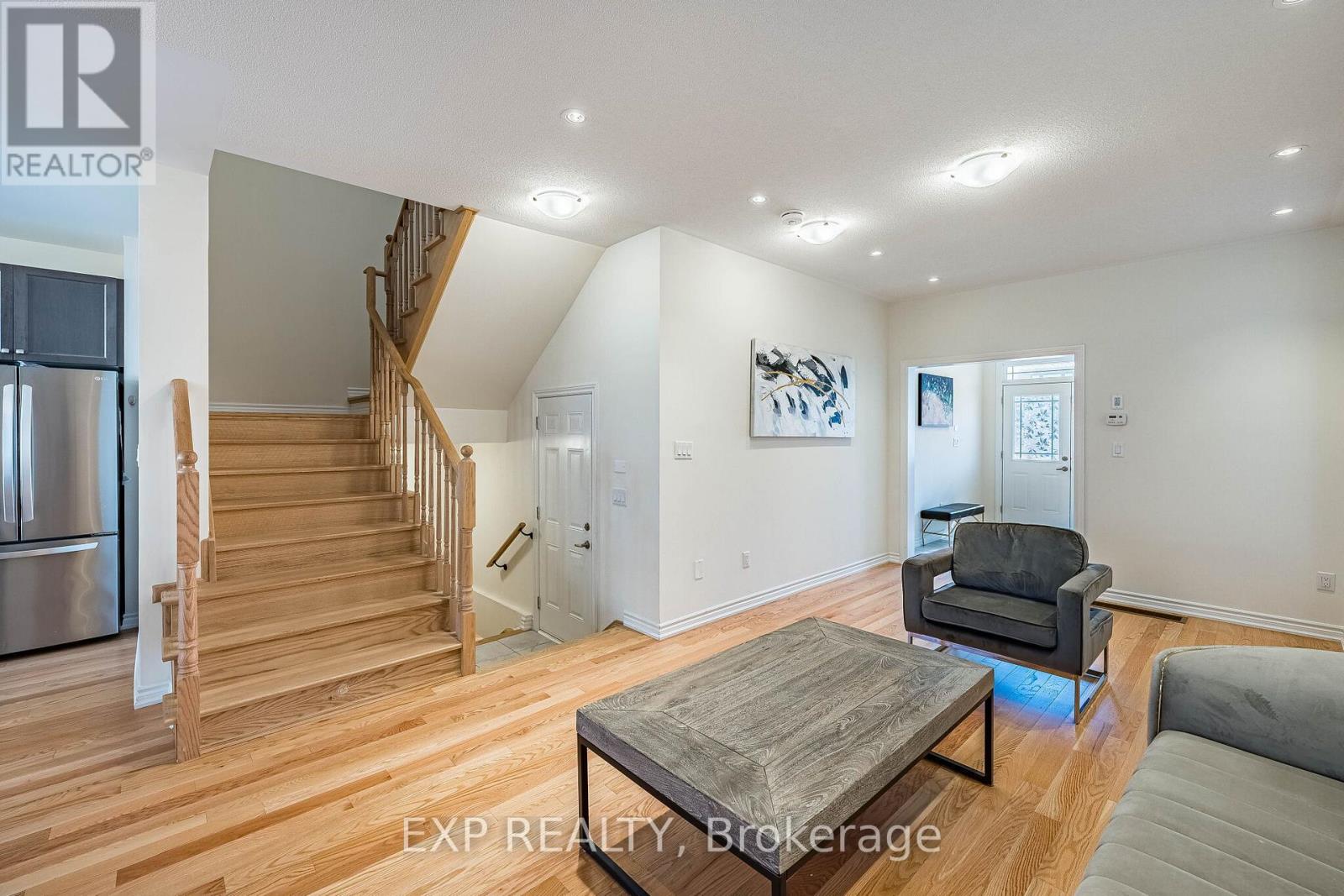 1186 Rexton Drive, Oshawa, Ontario  L1L 0T4 - Photo 6 - E14100736