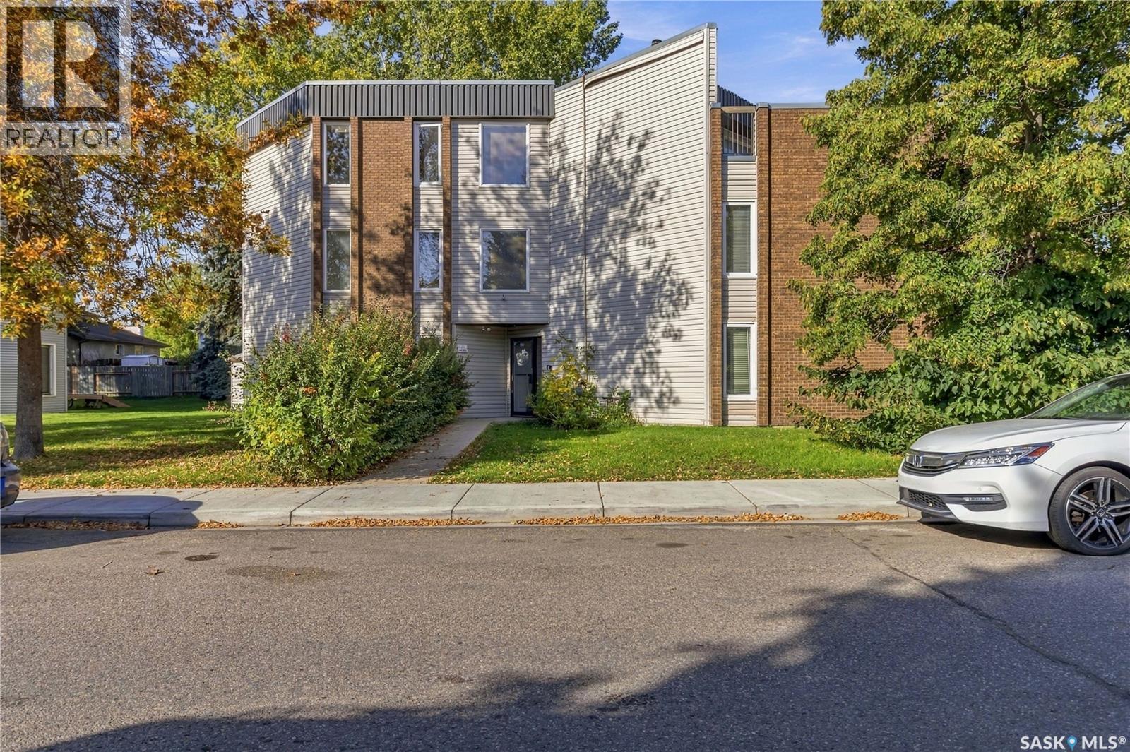 303 302 Tait Crescent, Saskatoon, Saskatchewan  S7H 5L2 - Photo 1 - SK051493