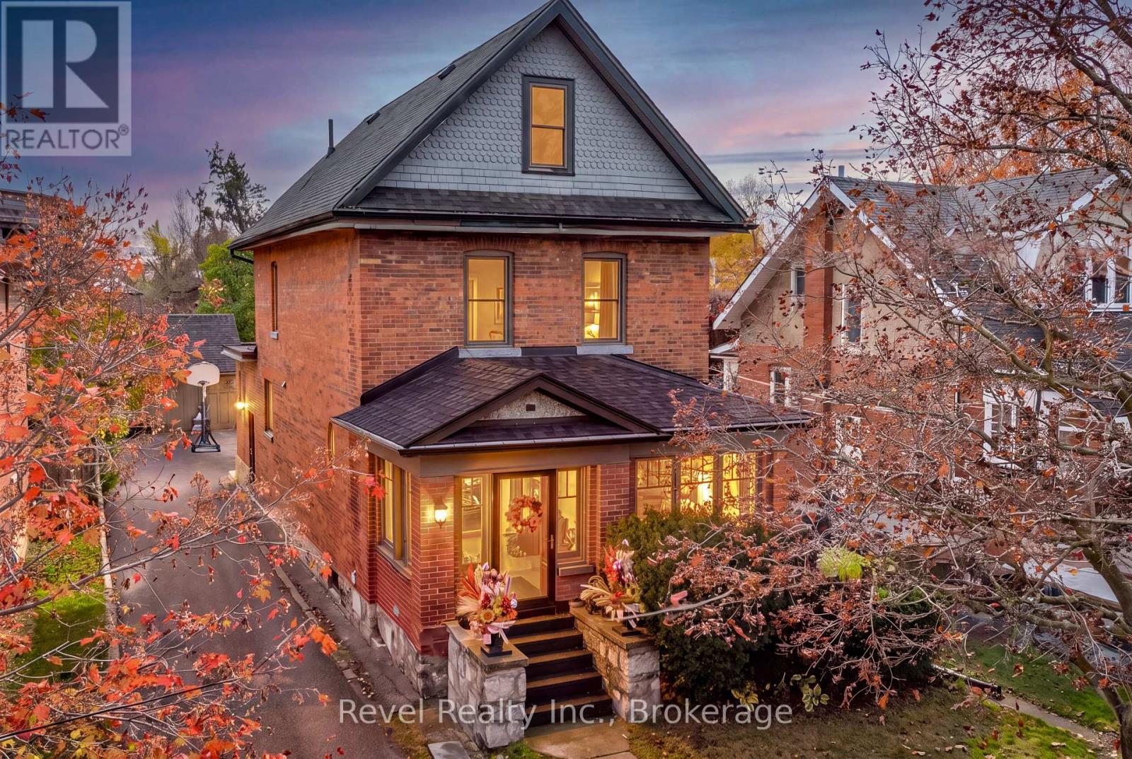 27 FRANCIS STREET, Kawartha Lakes, Ontario