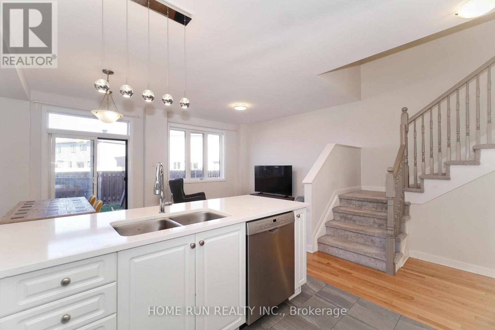 211 Clonrush Way, Ottawa, Ontario  K2T 0P7 - Photo 7 - X14100778