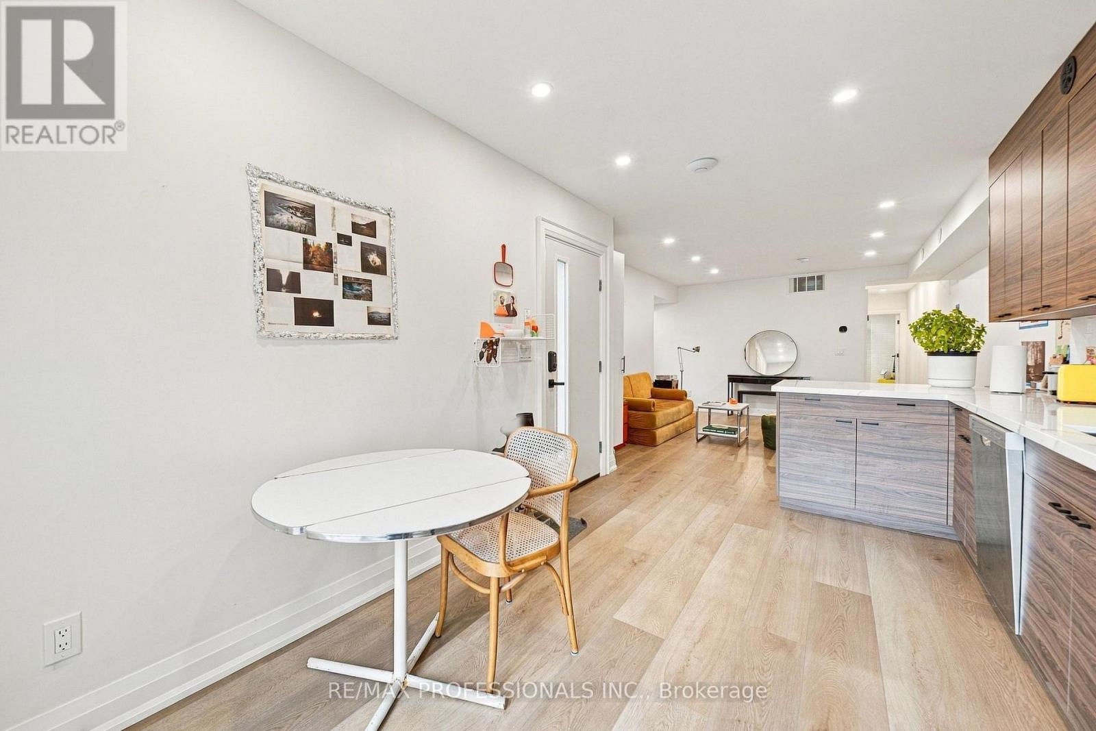 2nd Flr - 134 Argyle Street, Toronto, Ontario  M6J 1N9 - Photo 2 - C14100794