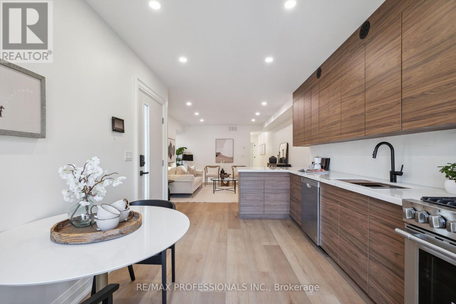 2nd Flr - 134 Argyle Street, Toronto, Ontario  M6J 1N9 - Photo 3 - C14100794