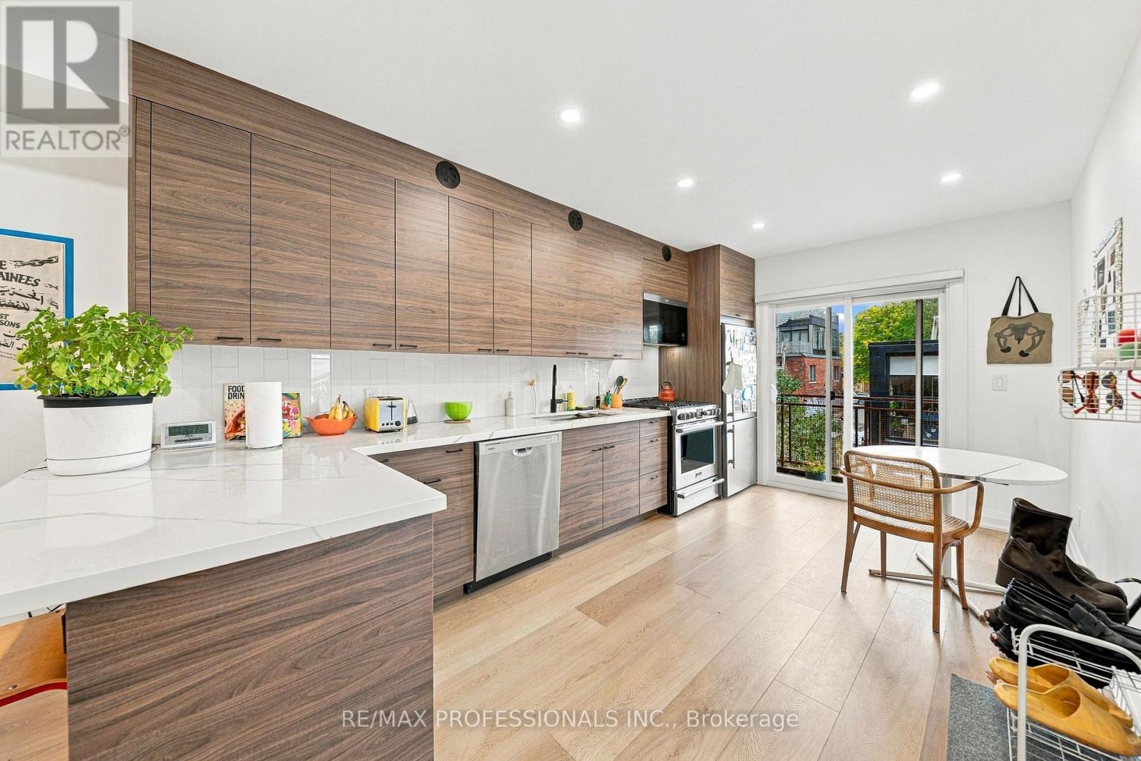 2nd Flr - 134 Argyle Street, Toronto, Ontario  M6J 1N9 - Photo 4 - C14100794