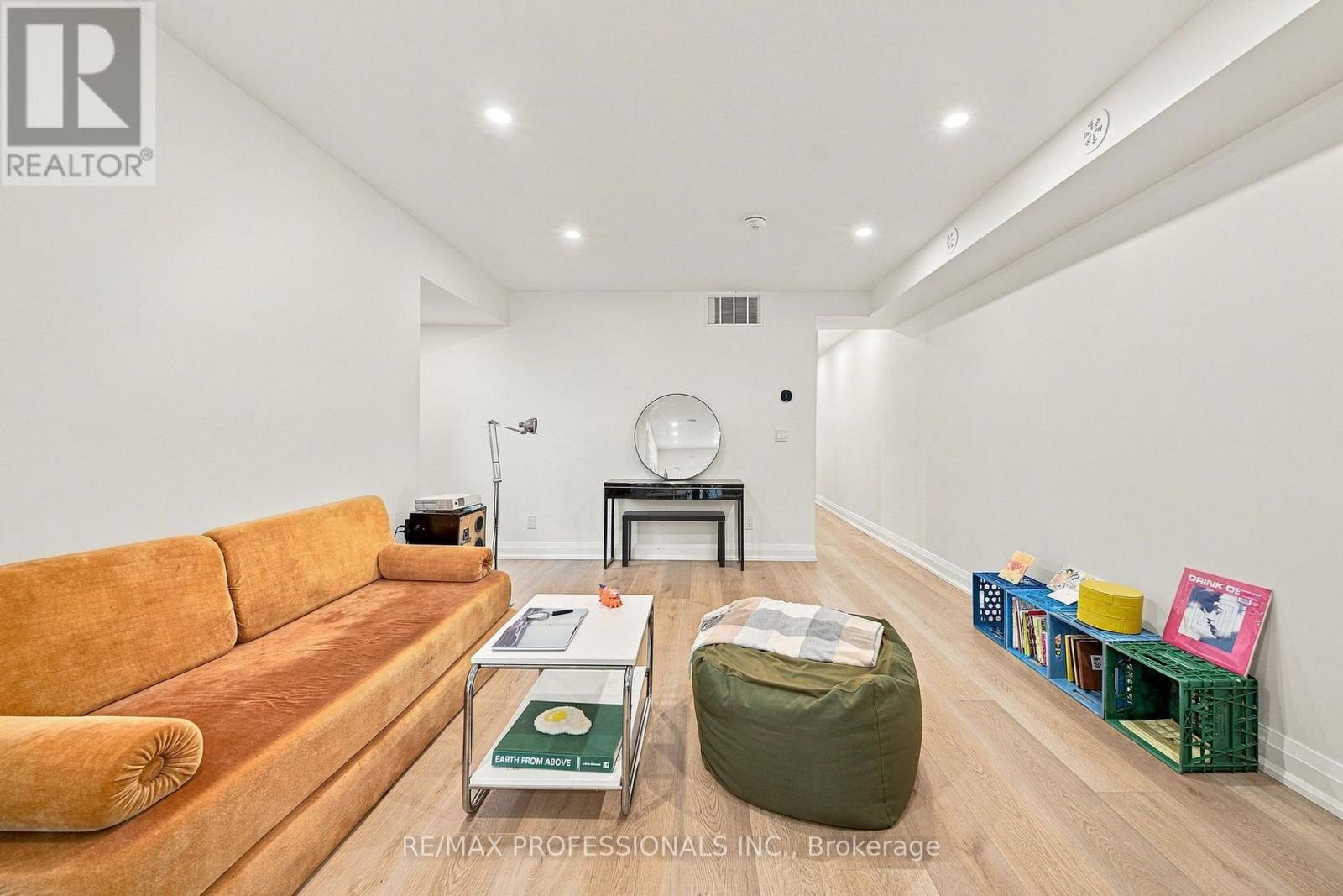 2nd Flr - 134 Argyle Street, Toronto, Ontario  M6J 1N9 - Photo 6 - C14100794