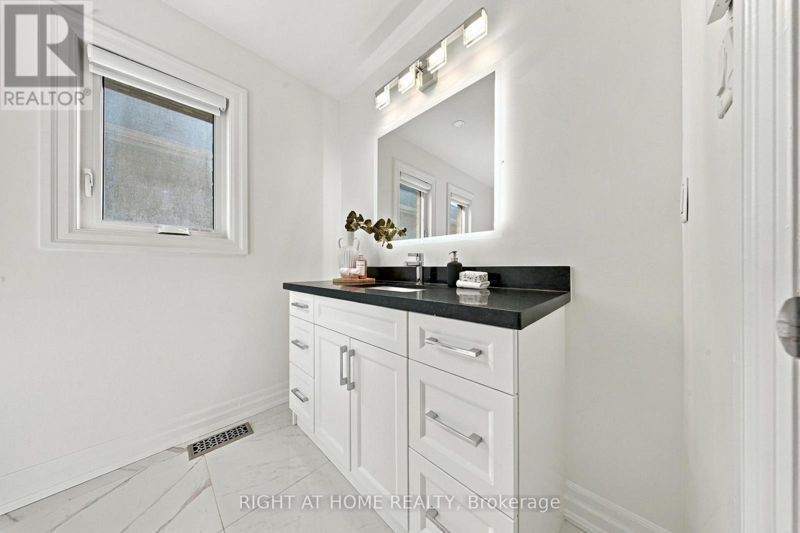 15 Ronald Street, Whitby, Ontario  L1P 0K1 - Photo 27 - E14100790