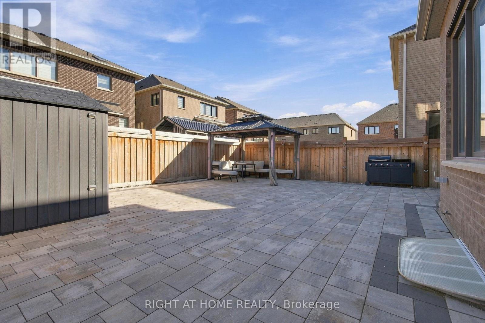 15 Ronald Street, Whitby, Ontario  L1P 0K1 - Photo 39 - E14100790