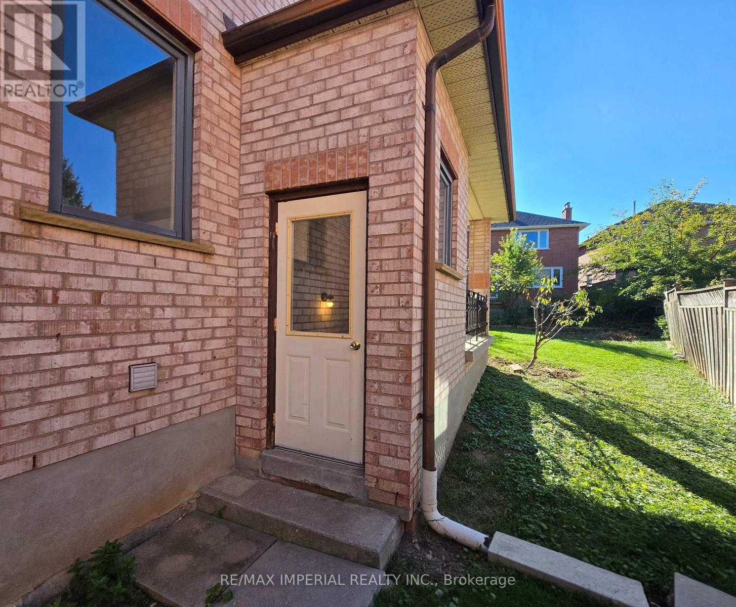 12a Mauro Court, Richmond Hill, Ontario  L4B 3J8 - Photo 3 - N14100786