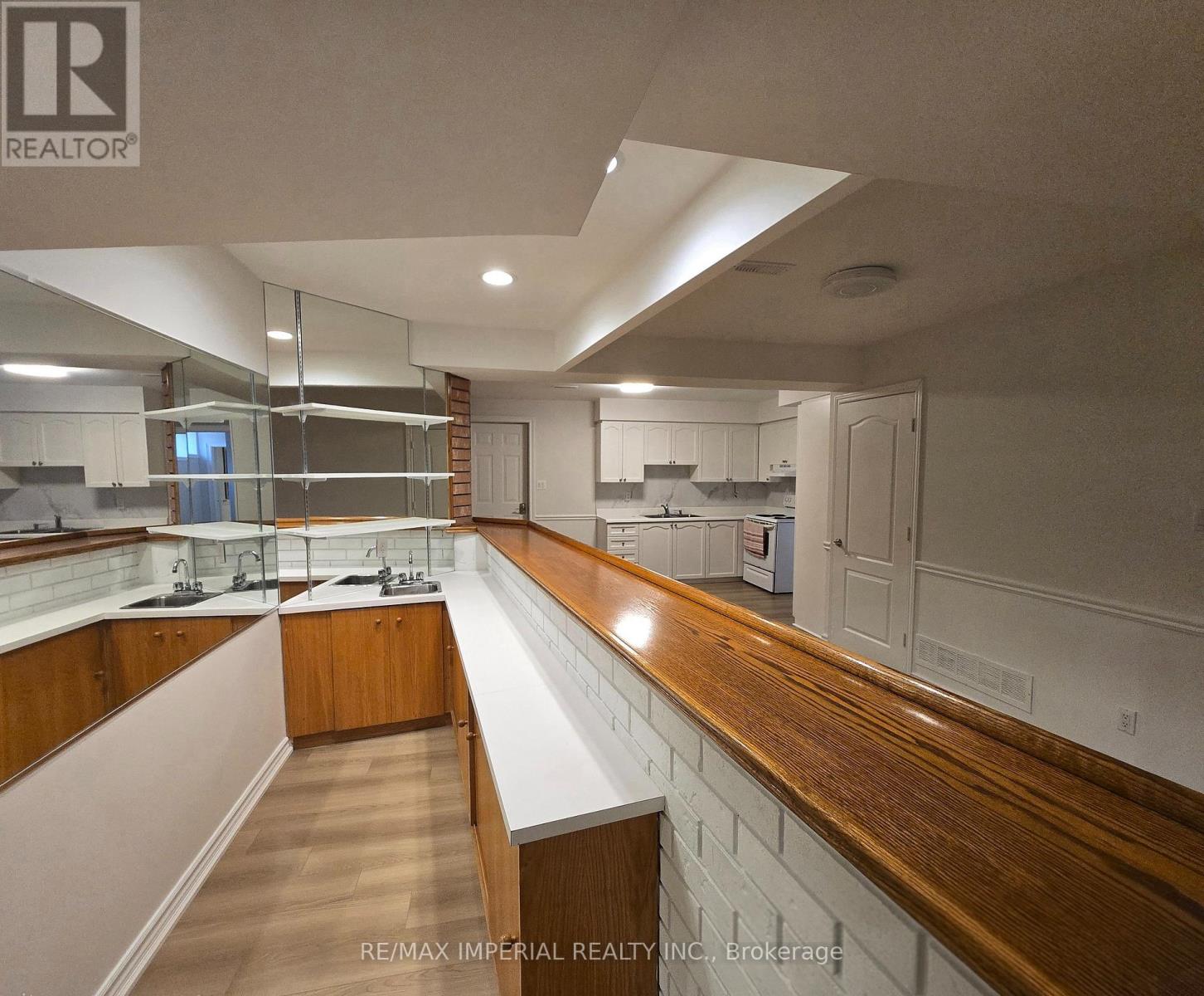 12a Mauro Court, Richmond Hill, Ontario  L4B 3J8 - Photo 7 - N14100786