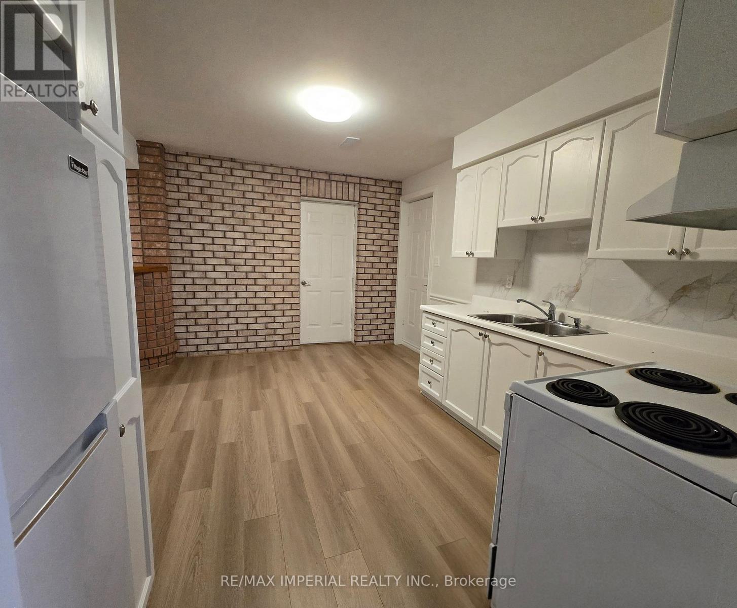 12a Mauro Court, Richmond Hill, Ontario  L4B 3J8 - Photo 9 - N14100786